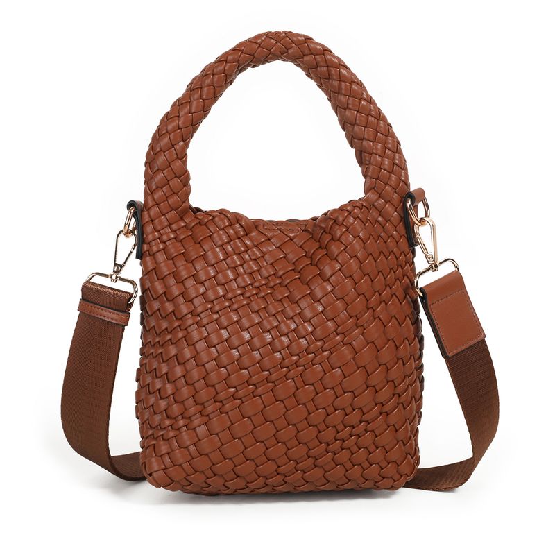 Izzy flettet mini bag - cognac - stilren og kompakt veske