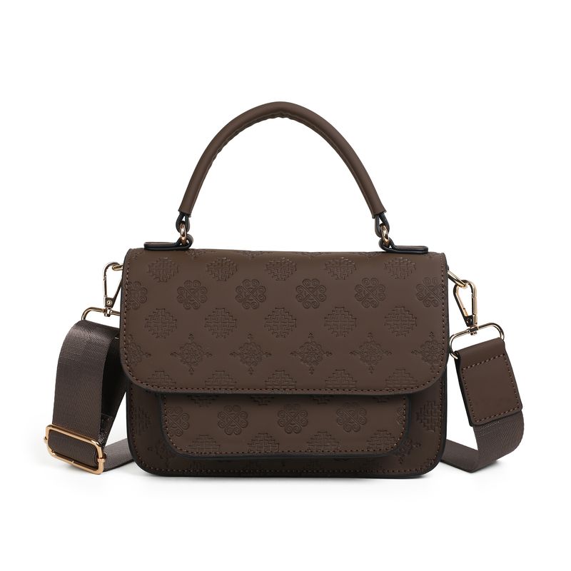Hillevi clutch brun - stilfull veske i imitert skinn med gullfargede detaljer