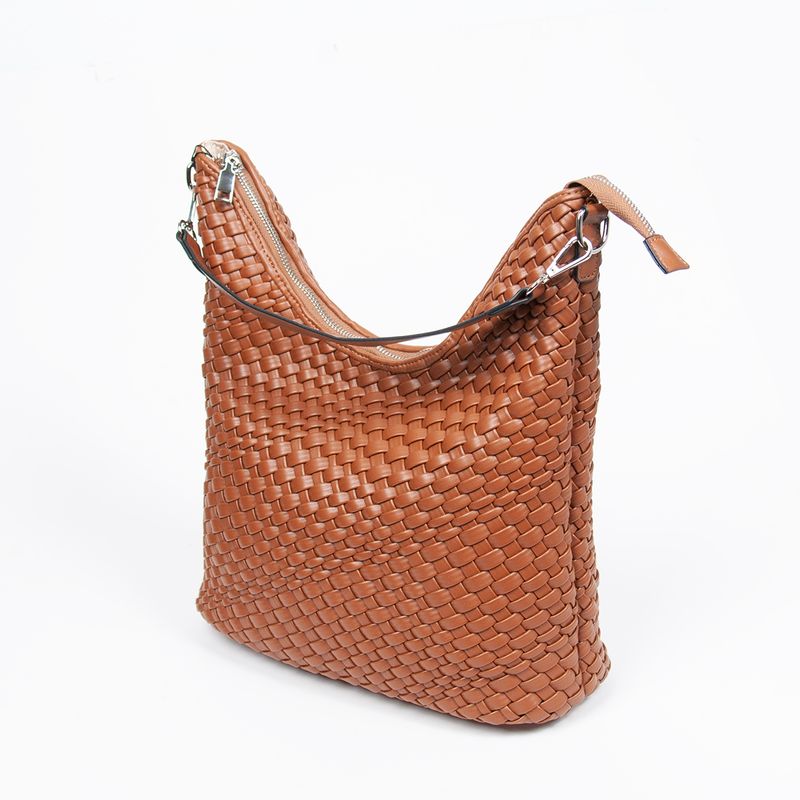 Harmony flätad stor bag cognac - rymlig väska i imitationsskinn med silverfärgade detaljer