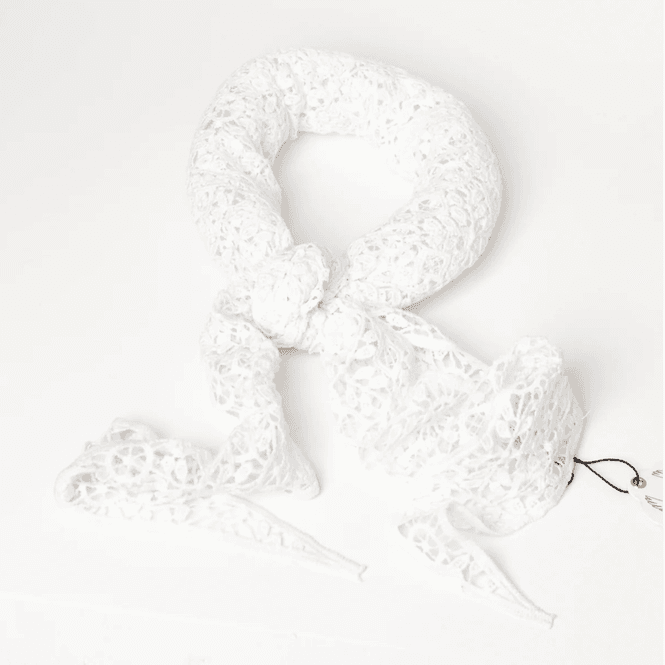 Hovedbilde Ens­farget sommer­skjerf med vevet mønster ...