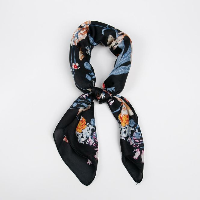 Huvudbild Blommig scarf 70x70 cm – elegant ...