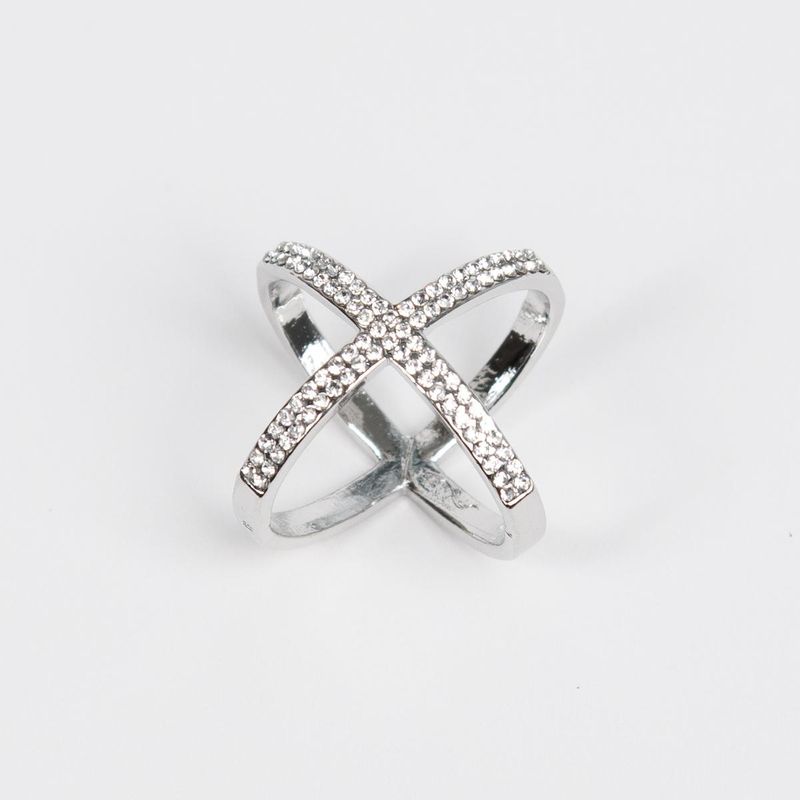 Stor scarf-ring med strass silverfärgad korsdesign