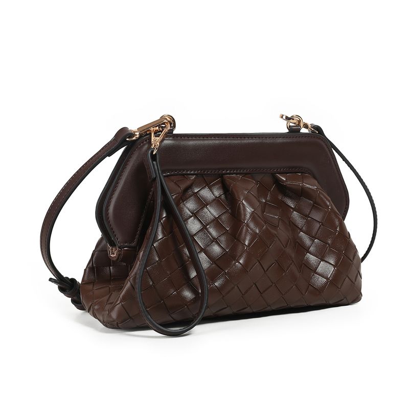 Indi flettet clutch - brun - elegant og tidløs veske