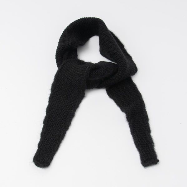 Hovedbilde Klassisk svart strikket skjerf – Mykt og ...