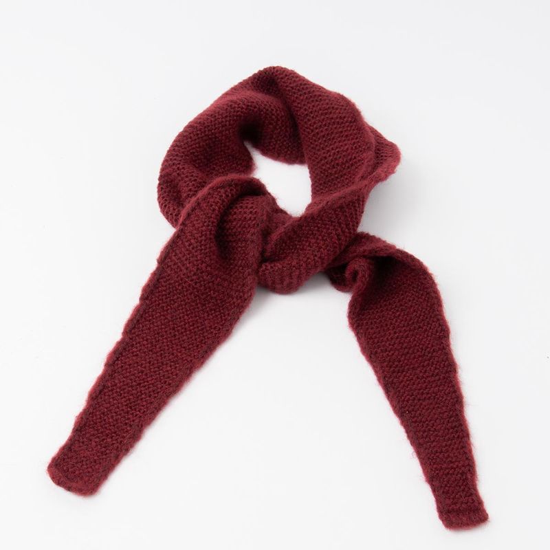 Burgunderrødt strikket skjerf – Varm og trendy