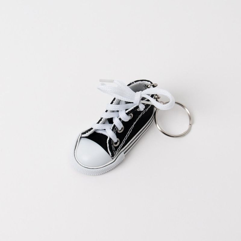 Veskepynt SNEAKER - svart